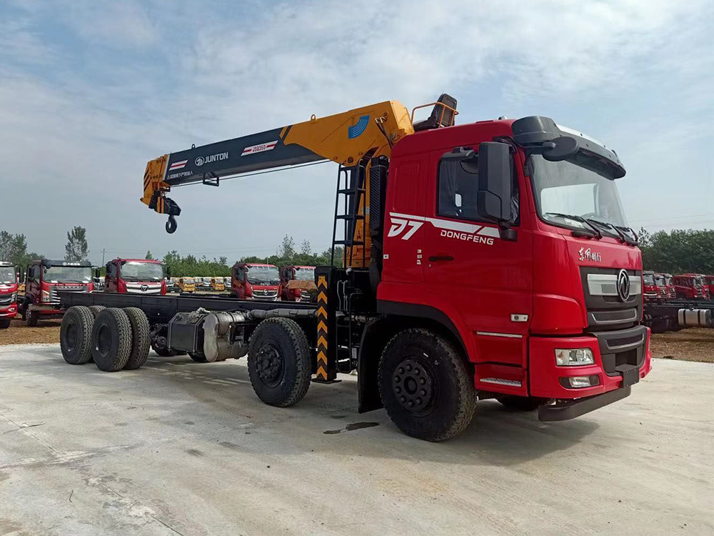 東風(fēng)暢行D7前四后八駿通14噸5節(jié)臂吊機(jī)